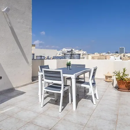 Large Terrace Penthouse Apartmán *