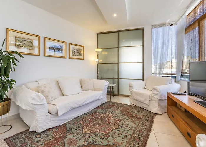 Daire Large Terrace Penthouse Sliema