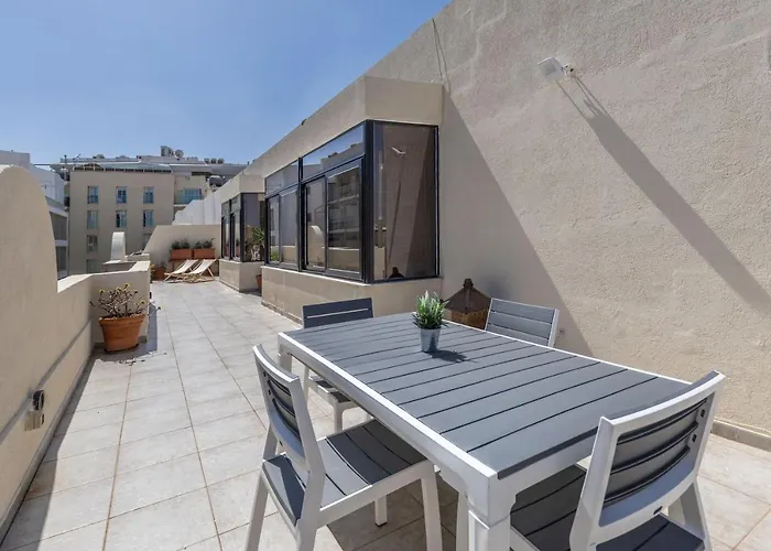 Daire Large Terrace Penthouse