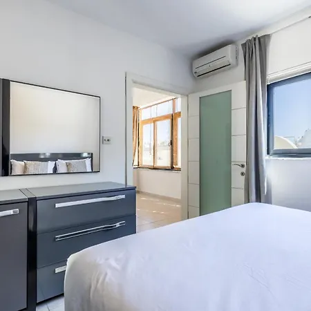 Large Terrace Penthouse דירה